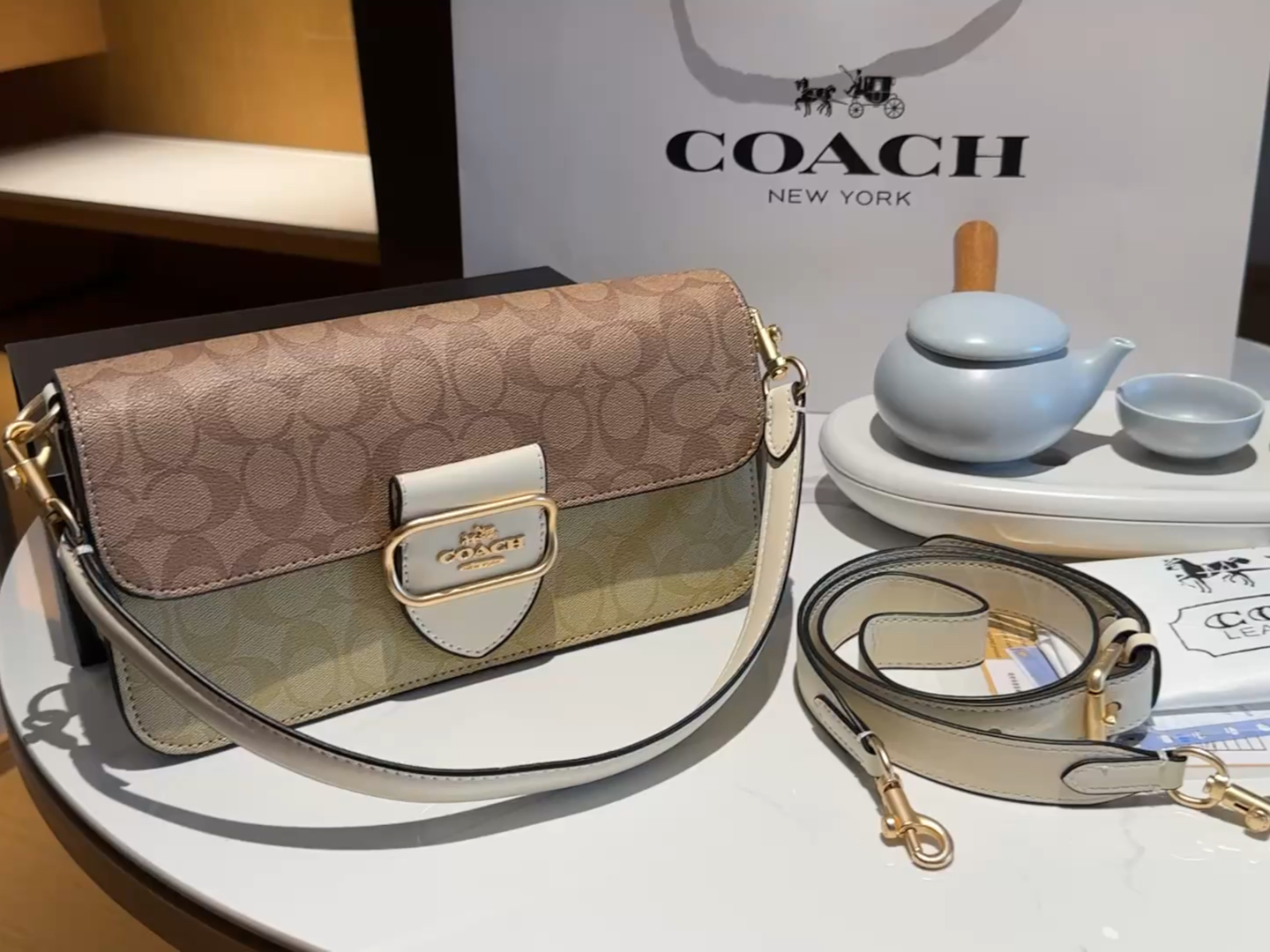 蔻驰酒神最新款,自信与成就感的时尚之选