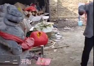 大衣哥最新动态揭秘，小巷深处的隐藏美食探秘之旅