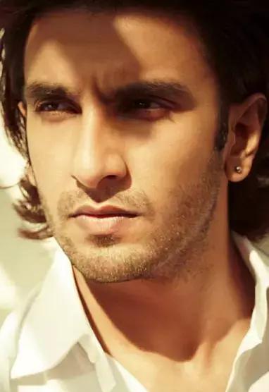 印度最红男明星的多维度观点分析