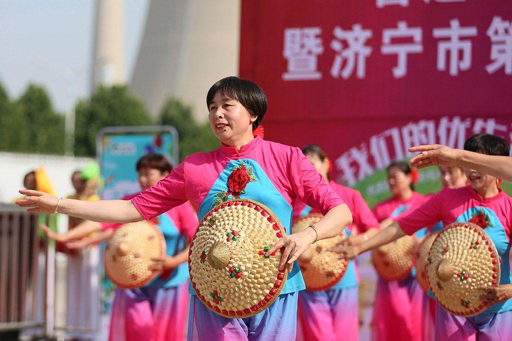 最新广场舞风采展示