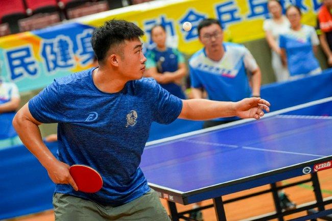 深圳乒乓球比赛，自然美景中的精神之旅激战瞬间