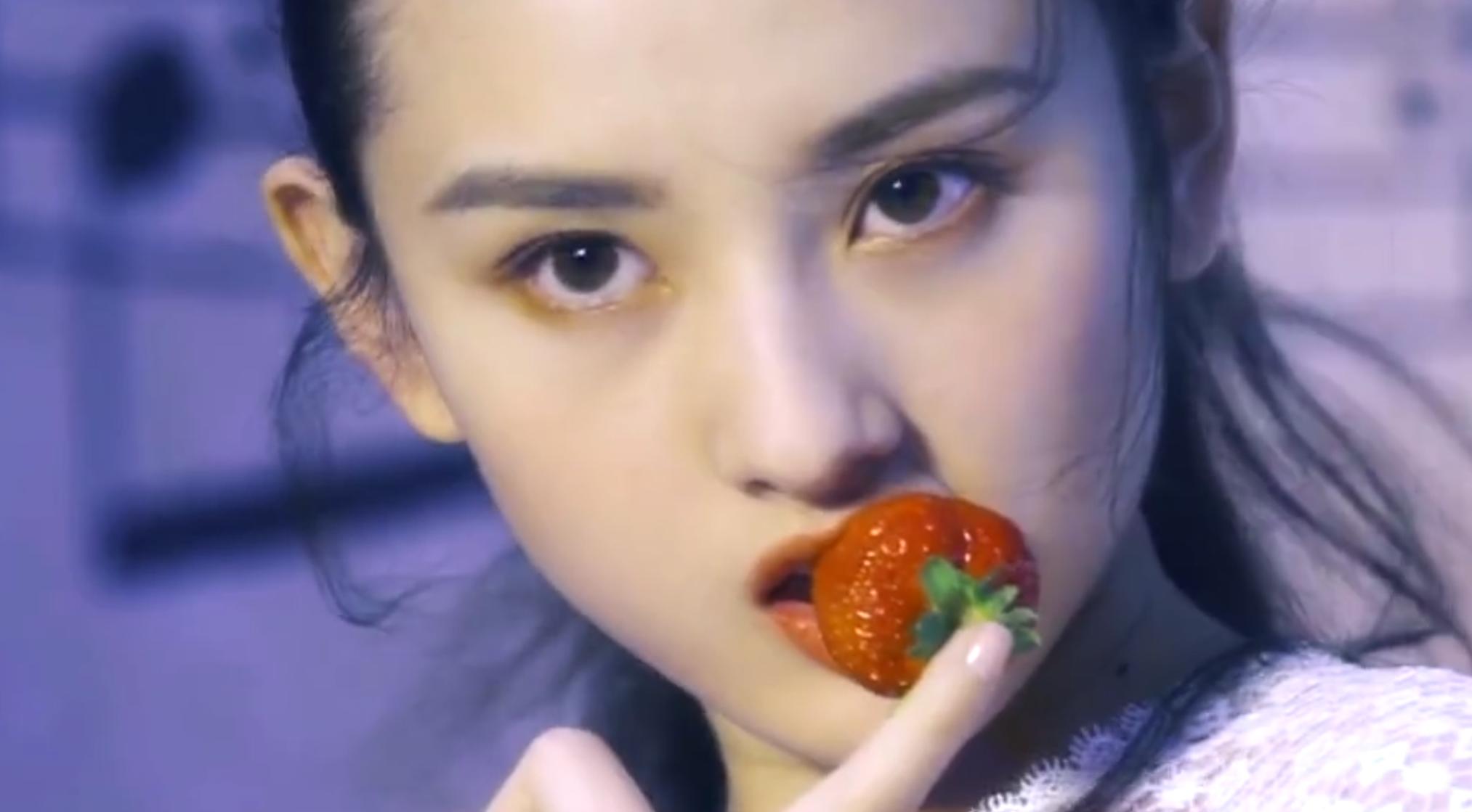 明星与广告，从舞台到荧屏的跨界之旅，点亮人生之路