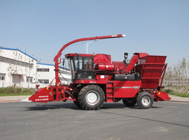 最新大型青储收割设备与诗意自然美景之旅