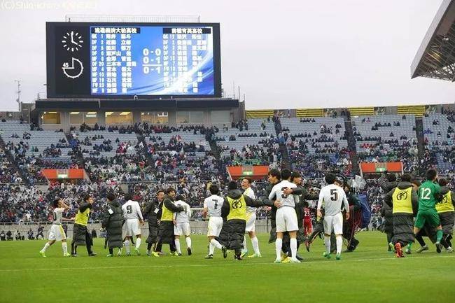 日职联赛场之外的小巷秘境，一家特色小店的独特故事