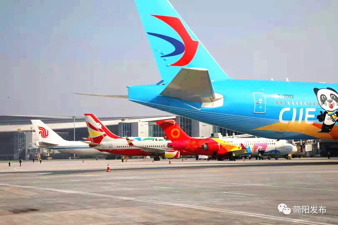 “简阳机场最新动态”,简阳机场最新动态，飞翔中的温情故事