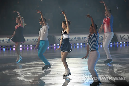 金妍儿冰上比赛精彩瞬间，温暖时光一览无遗