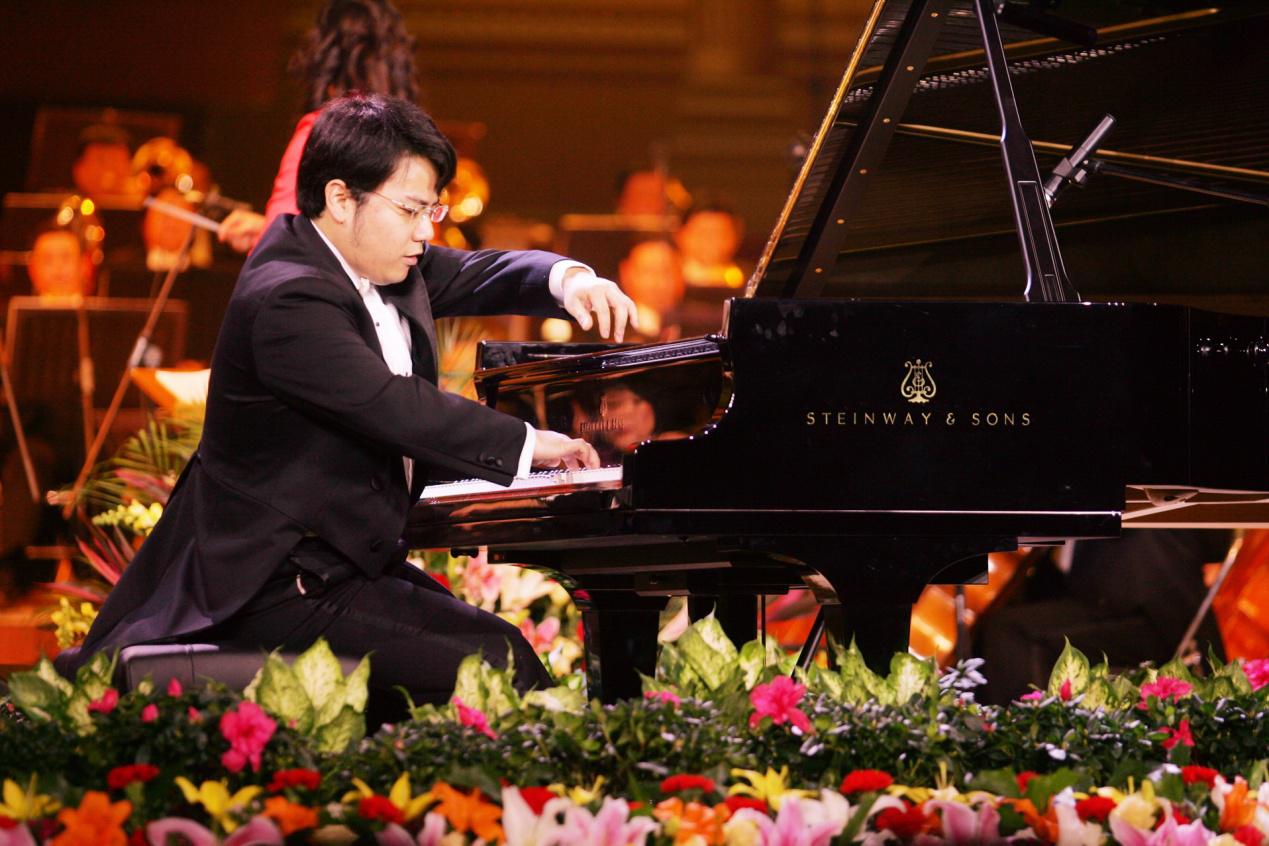 庞潇，星光璀璨，演绎传奇时代