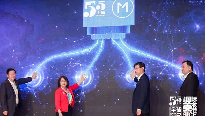 LV 2023新品发布,小巷探秘时尚之旅