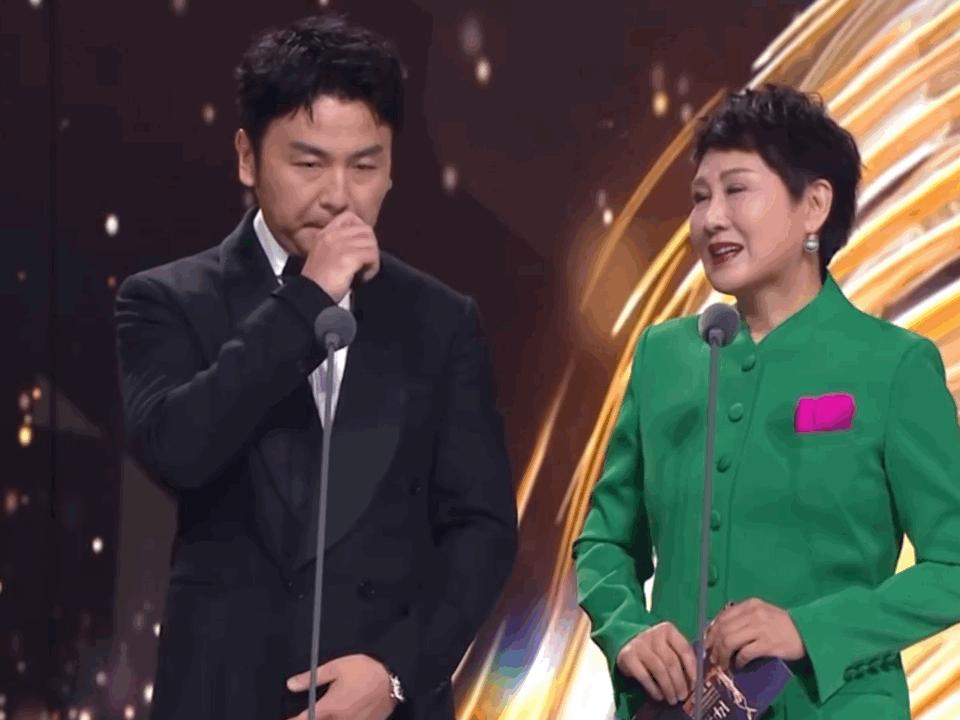 何炅的最新动态，变化中的学习之旅，自信与成就感的源泉