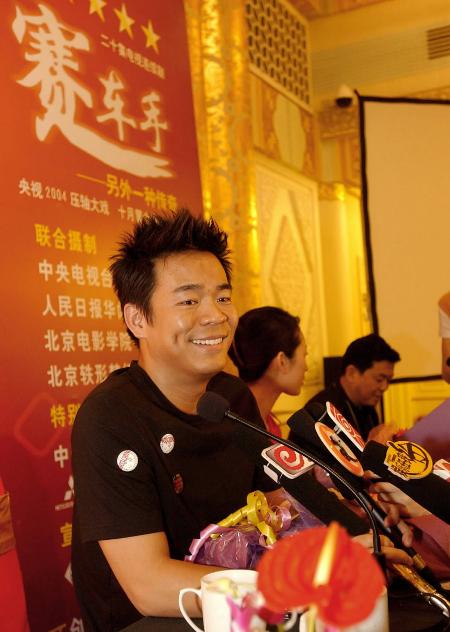 演员章苹与小巷深处的神秘舞台——探寻隐藏的特色小店之旅